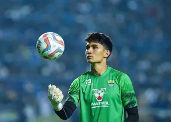 “Sama-Sama ‘Gagal Bersih’, Tapi Beda Nasib: Cerita Kiper Asing Anyar di Madura United dan Persib di Liga 1!”