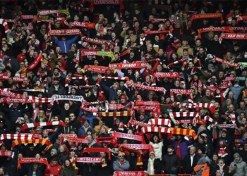 Supporter Liverpool di Anfield