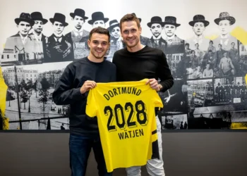 Kjell Watjen menandatangani kontrak dengan Borussia Dortmund