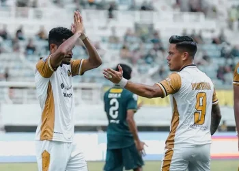 Dewa United vs Persebaya Surabaya