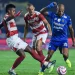 Madura United melawan Persib Bandung