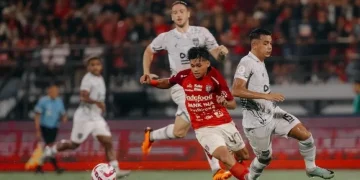 Bali United melawan Borneo FC
