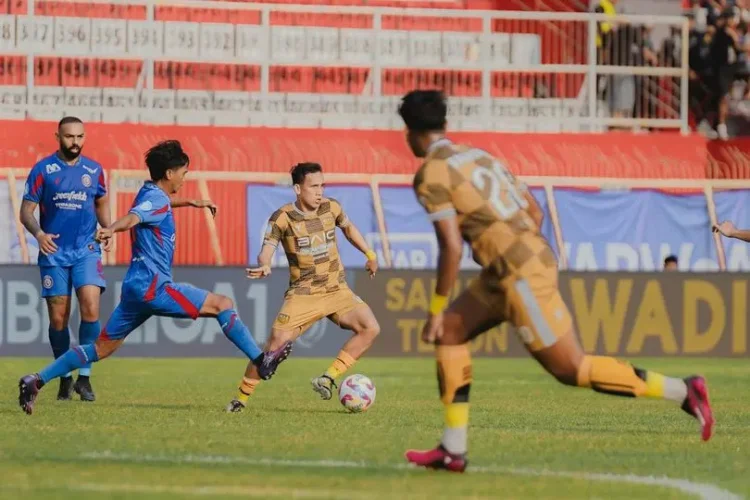 Arema FC dan Dewa United Berakhir Imbang di Liga 1