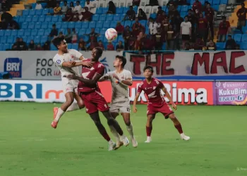 PSM Makassar melawan Madura United