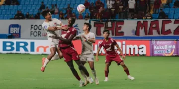 PSM Makassar melawan Madura United