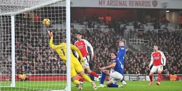 Arsenal Pertahankan Posisi Usai Kemenangan Sulit atas Ipswich