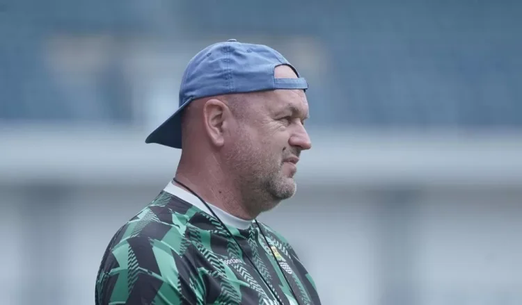 Bojan Hodak Absen Akibat Akumulasi Kartu Kuning