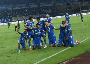 Persib Bandung Taklukkan Persis Solo 3-2
