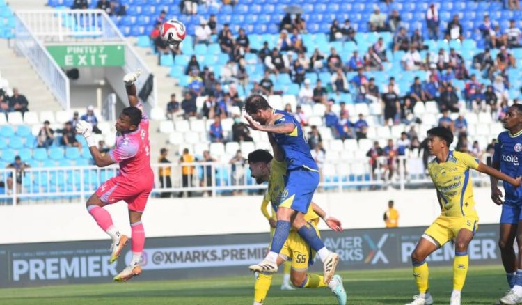 Persib Bandung Taklukkan Arema FC 2-1 Lewat Gol Dramatis Federico Barba