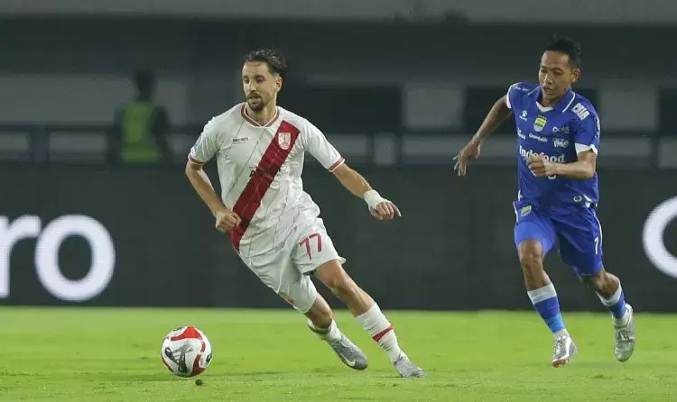 Persib Bandung 2-0 Persis Solo: Maung Bandung Tetap Tangguh dengan 10 Pemain